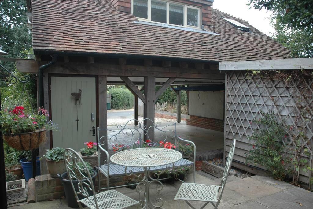 Cowslip Barn Annexe, Countryside Stay Near Chichester Exterior photo