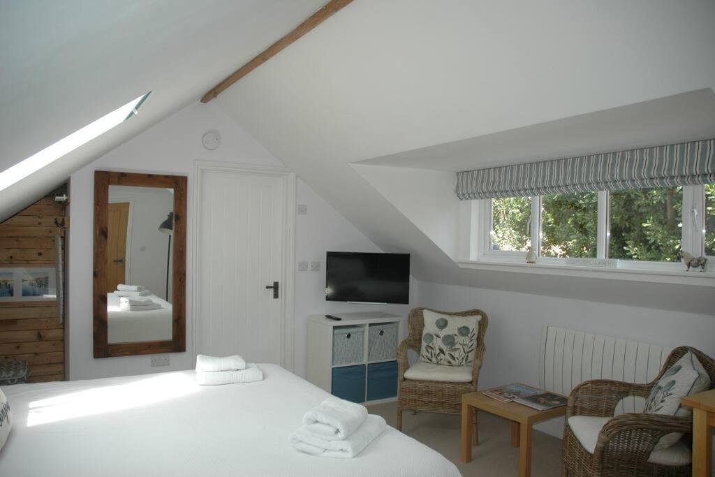 Cowslip Barn Annexe, Countryside Stay Near Chichester Exterior photo